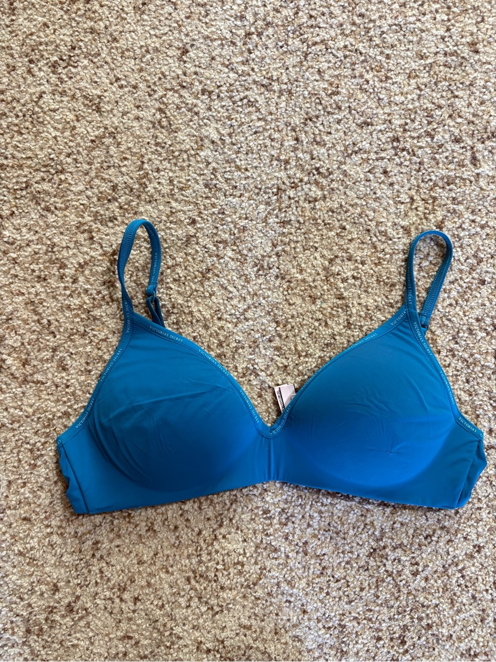 Victoria’s Secret 
Smooth Lightly Lined Wireless T-SHIRT Bra